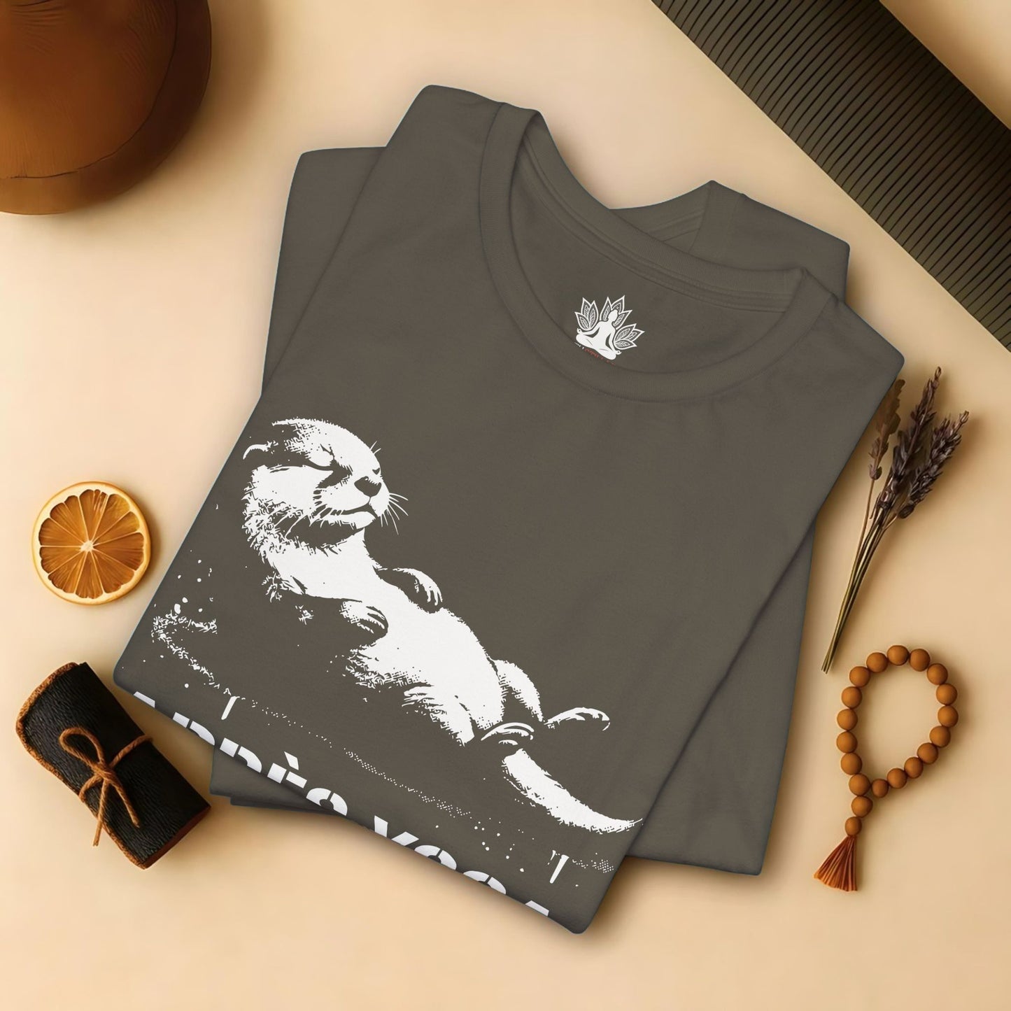 Après Yoga Otter – Cozy Shadow Art Tee