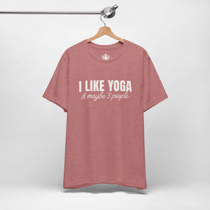I Like Yoga & Maybe 3 People - Funny Men Tee