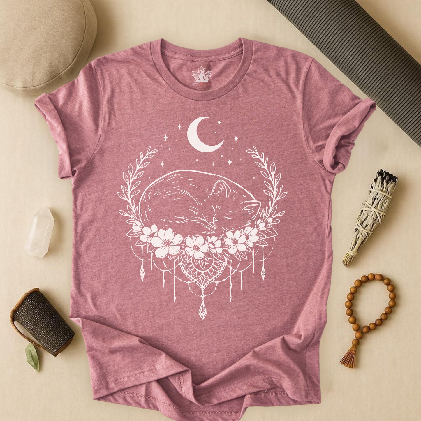 Chat endormi sous la lune