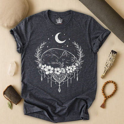 Chat endormi sous la lune