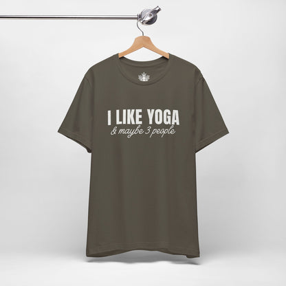 I Like Yoga & Maybe 3 People - Funny Men Tee